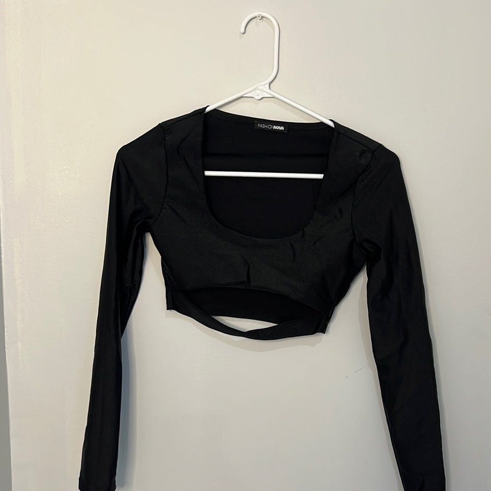 Black long sleeve crop top